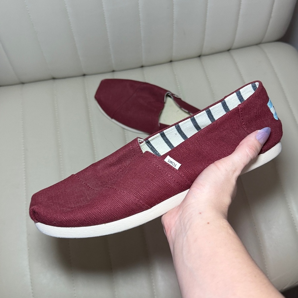 TOMS Burgundy Canvas Slip-On Shoes Men’s 9.5 (Women’s 11) Casual Comfort Flats